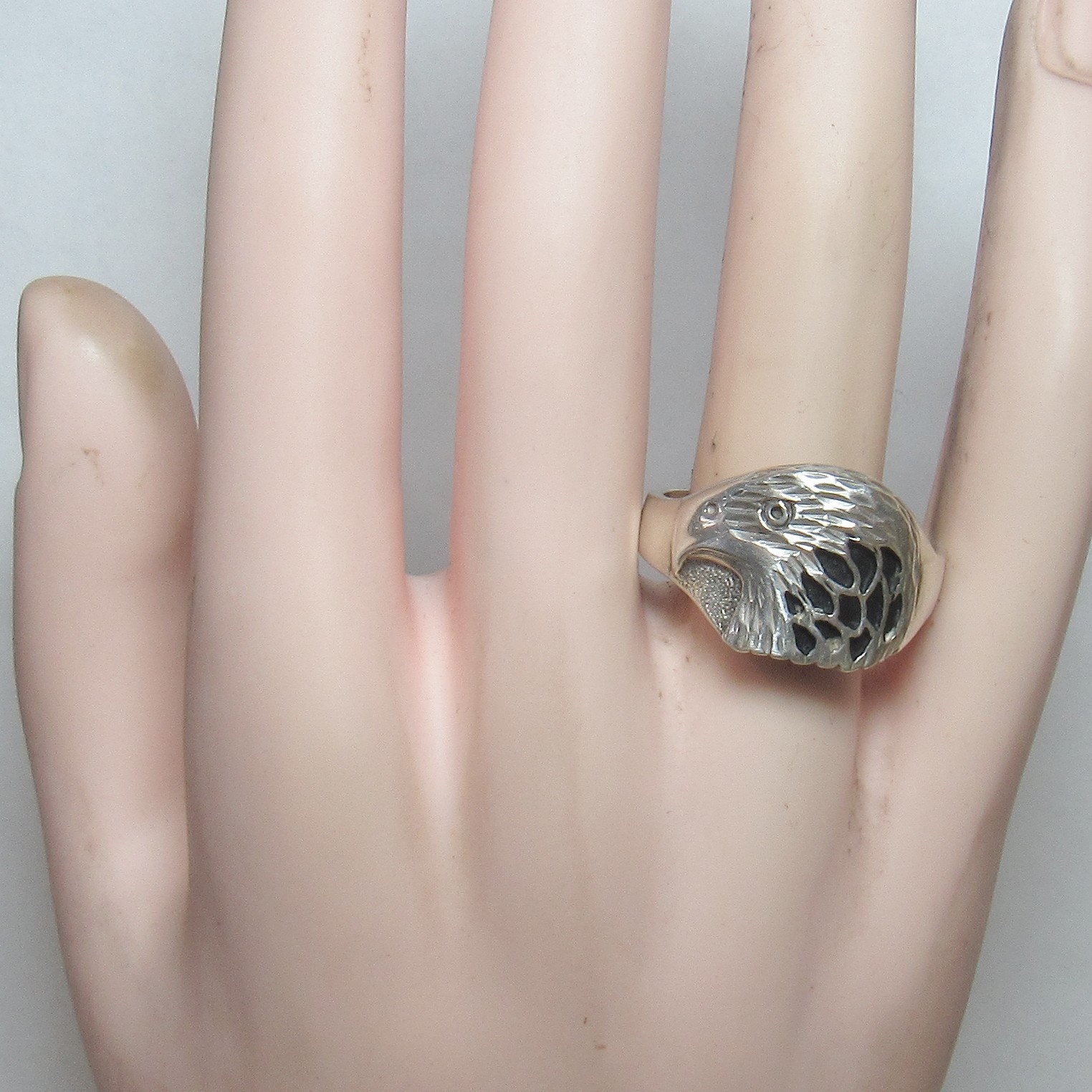 1980s WHEELER MANUFACTURING CO Sterling Silver Eagle Head Black Enamel Ring