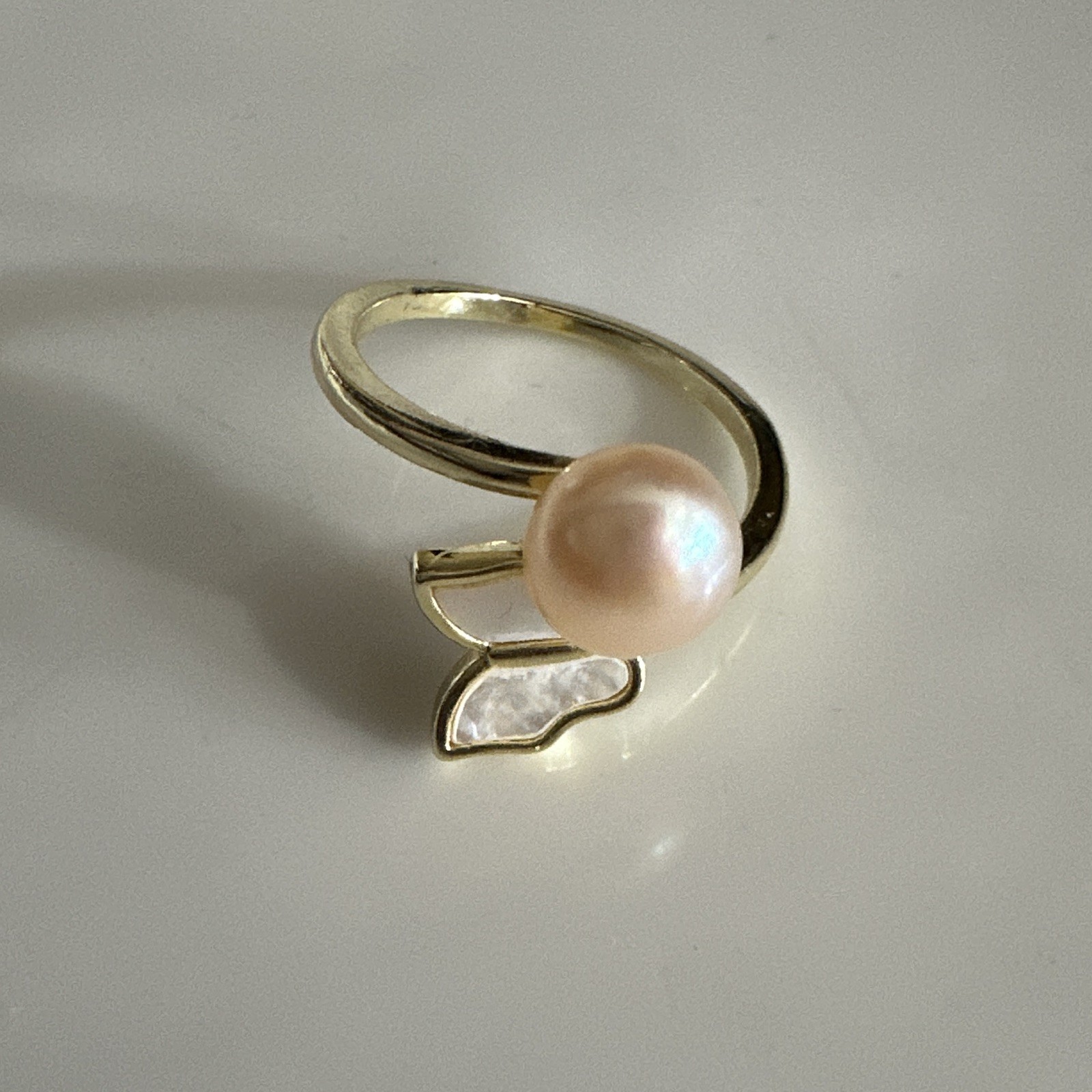 Gold Tone Ring with 7mm White Round Pearl Center And Butterfly Mother of Pearl