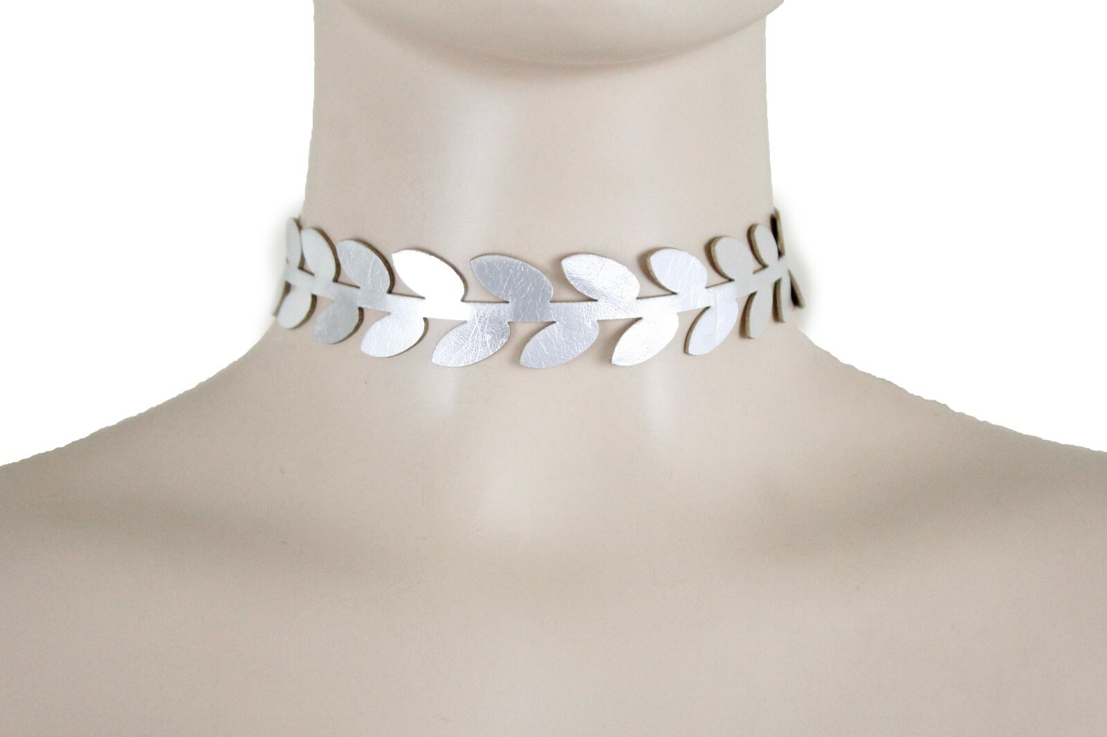 Women Fashion Jewelry Choker Necklace Metallic Silver Faux Leather Leaf Fabric