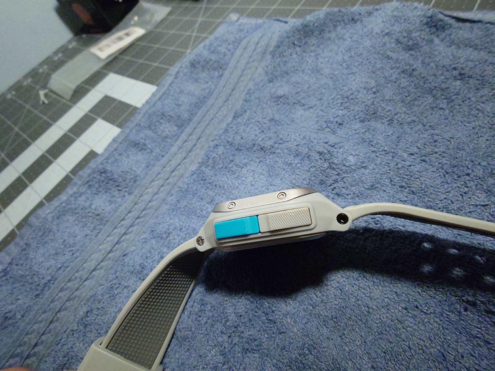 Nixon Regulus Expedition off white with Altimeter, Barometer, Compass and Temp