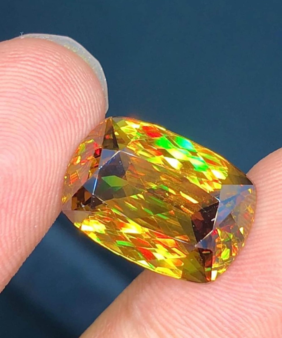5 Ct+ Natural Full Fire Sphene Titanite Cushion Cut Gemstone For Jewelry Making