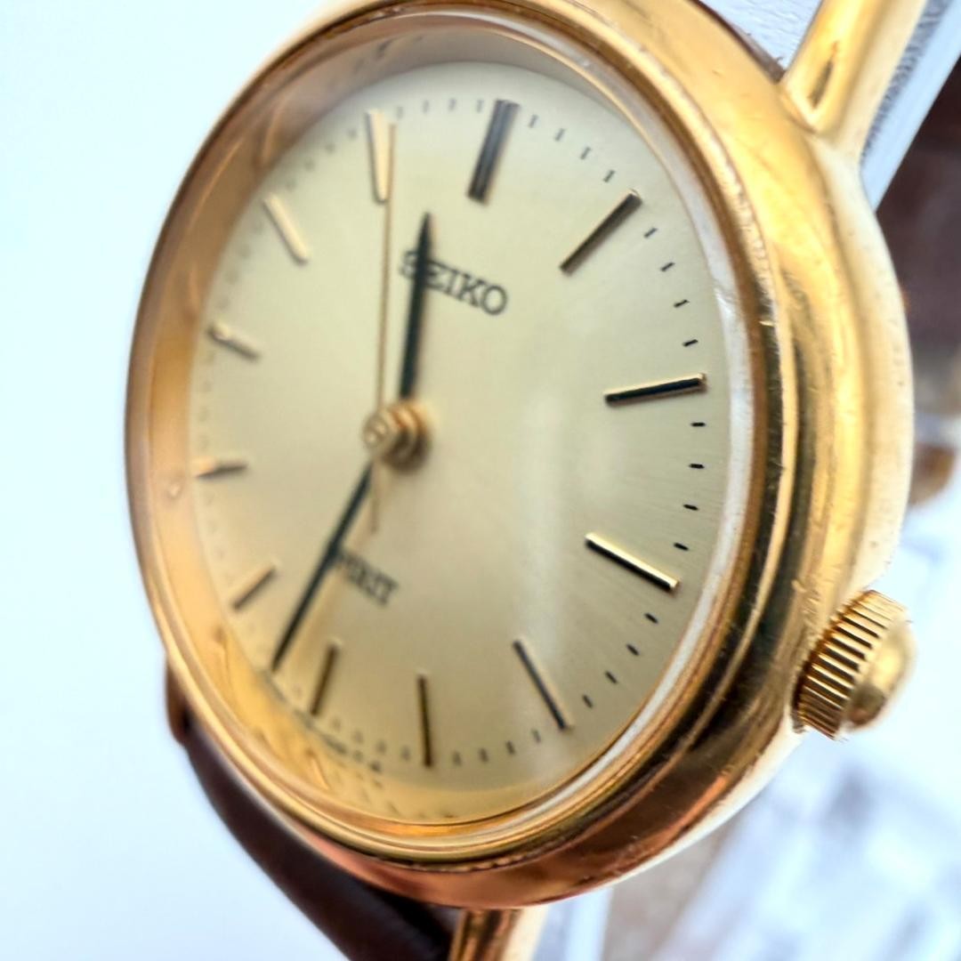 Excellent condition Seiko SPIRIT watch, gold, new battery, new strap, women’