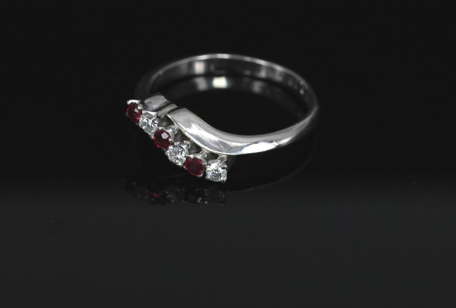 Vintage 0.19ct Ruby & 0.17ct Diamond Platinum Wavy Ring Size 6.5, 3.29g