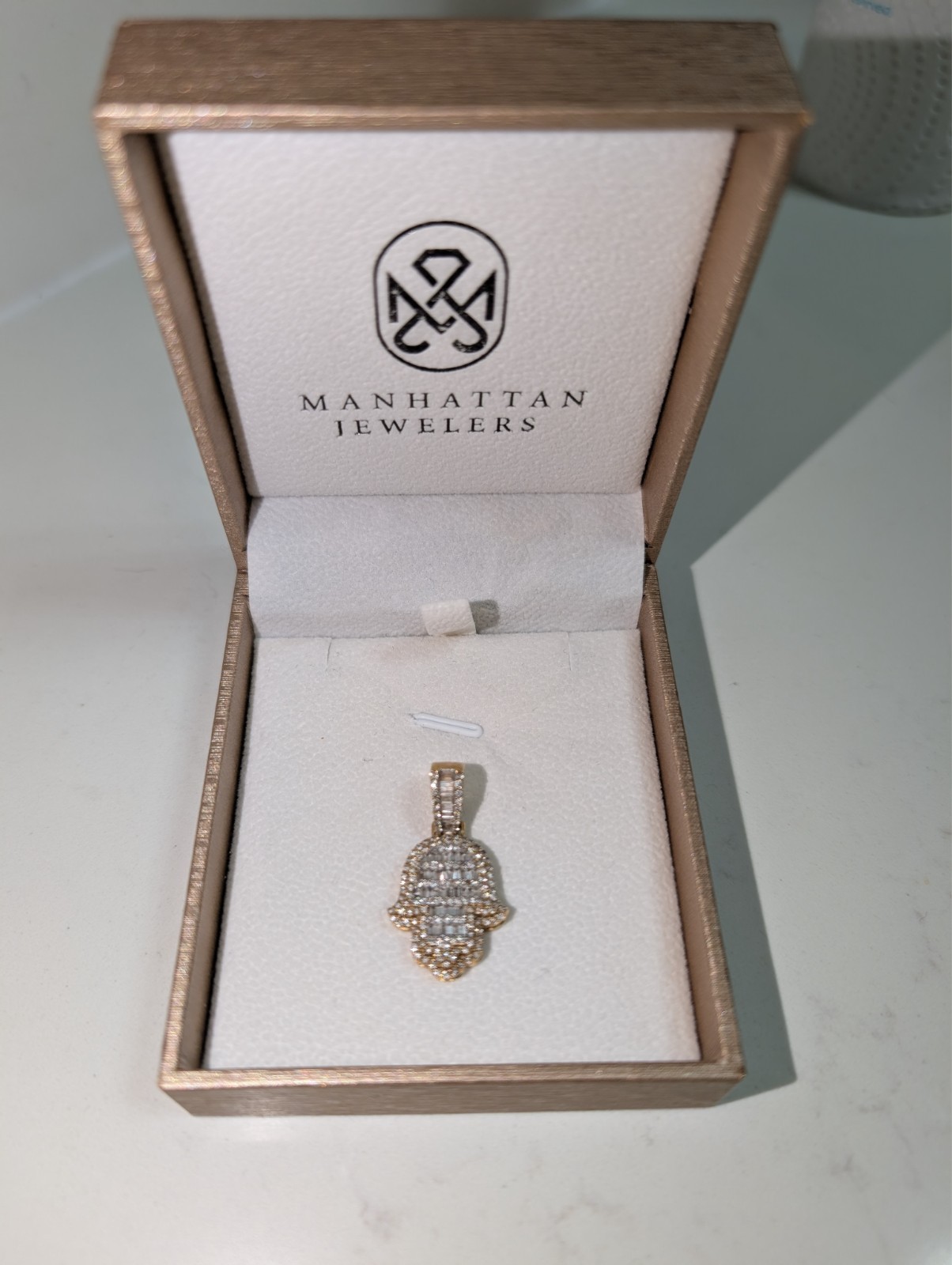 10k yellow gold hamsa pendant, white Diamond