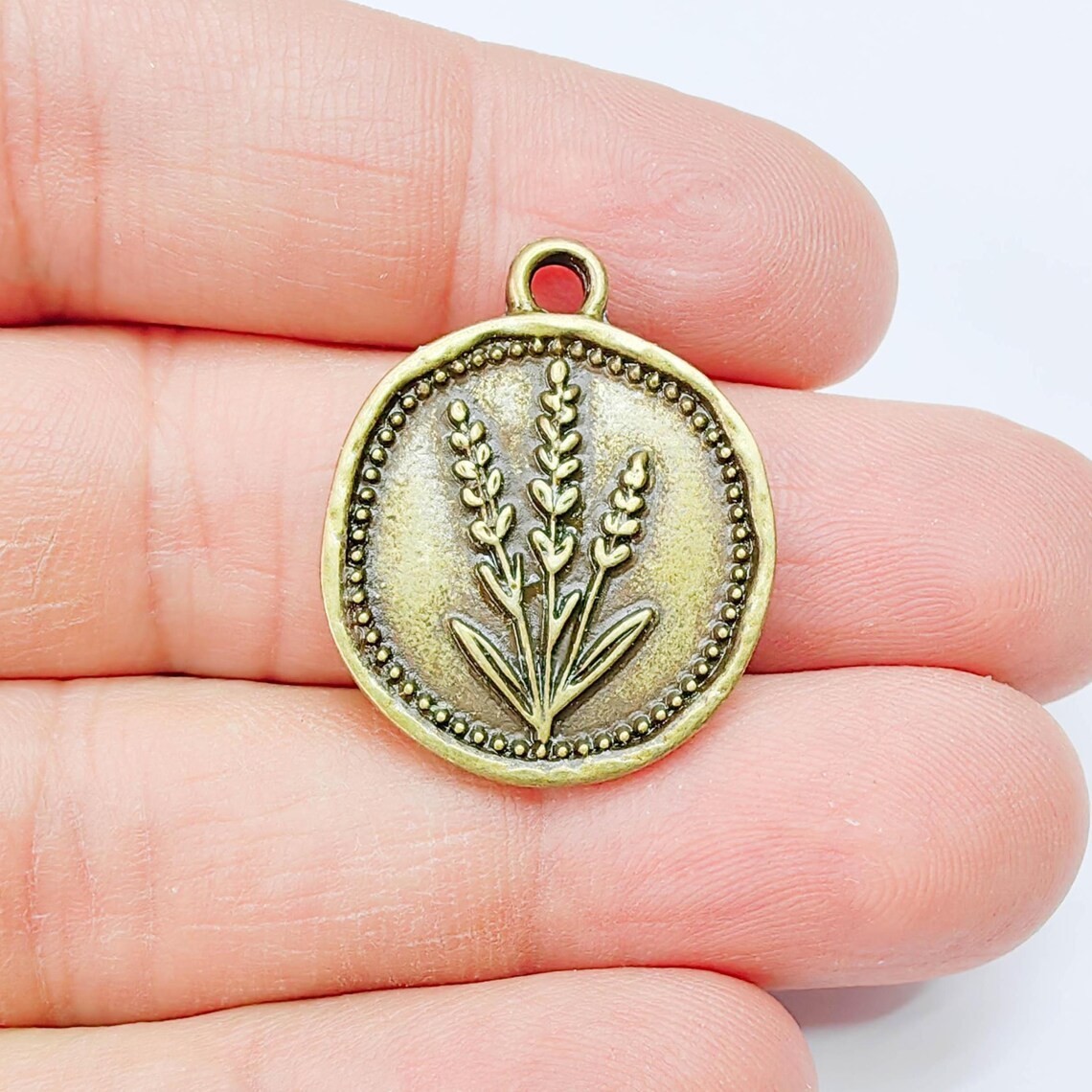 Lavender Flower Charms, Botanical Pendant , Antique Bronze Plated 28x24mm G37825