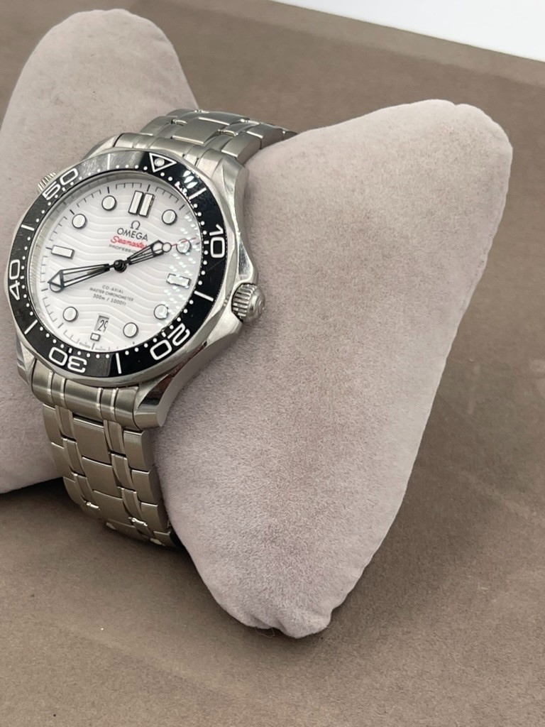 Omega White Dial Seamaster Chronometer Diver 300m 210.30.42.20.04.001 (2024)