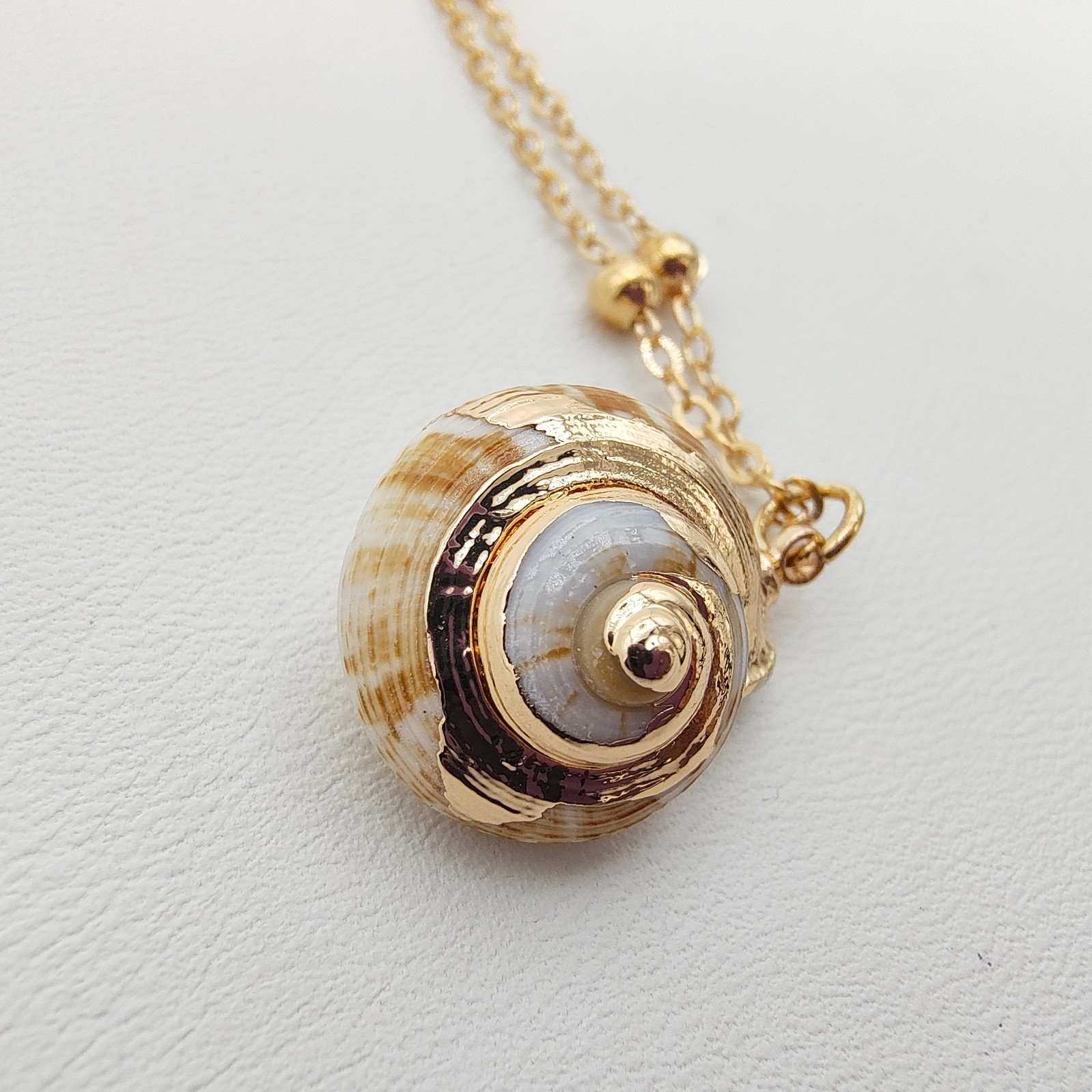 Seashell Pendant Necklace Gold Tone Nautical Beach Summer Resortwear Coastal