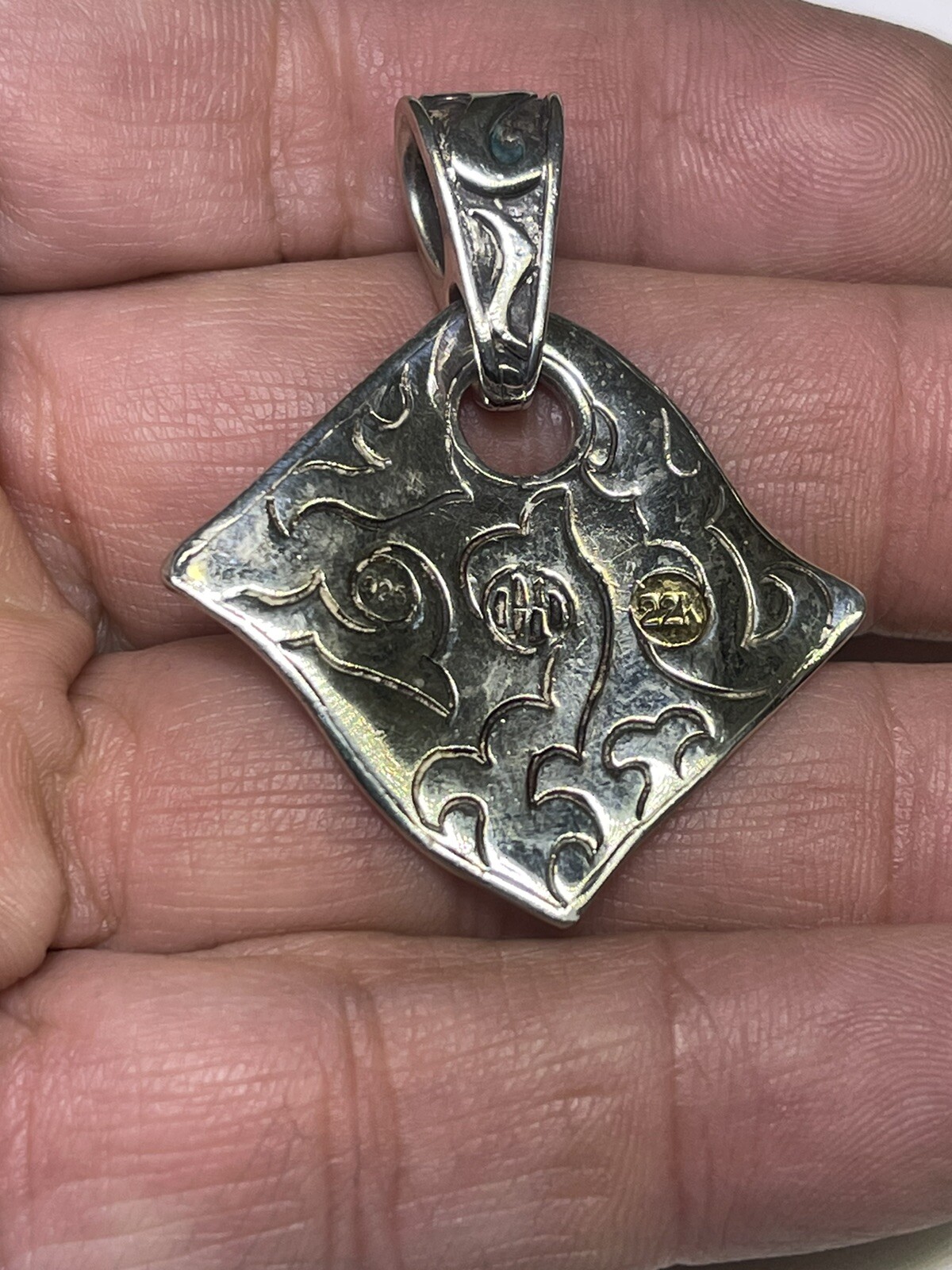JOHN HARDY (c) Sterling Silver 22K Yellow Gold Dayak Pendant (1 7/8″)
