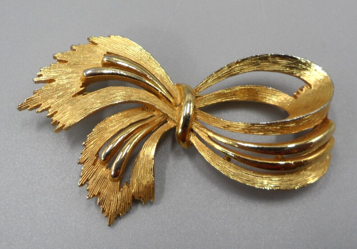 One Loop Bow Brooch Vintage JJ Signed Jonette Brushed Gold Tone 2.25″ Mint