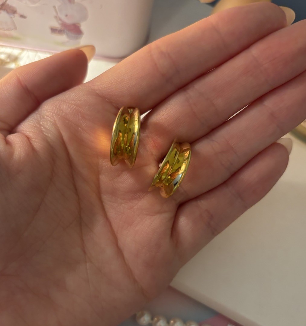 Vintage Napier Gold Tone Thick Round Hoop Huggie Clip-On Earrings Screw Back