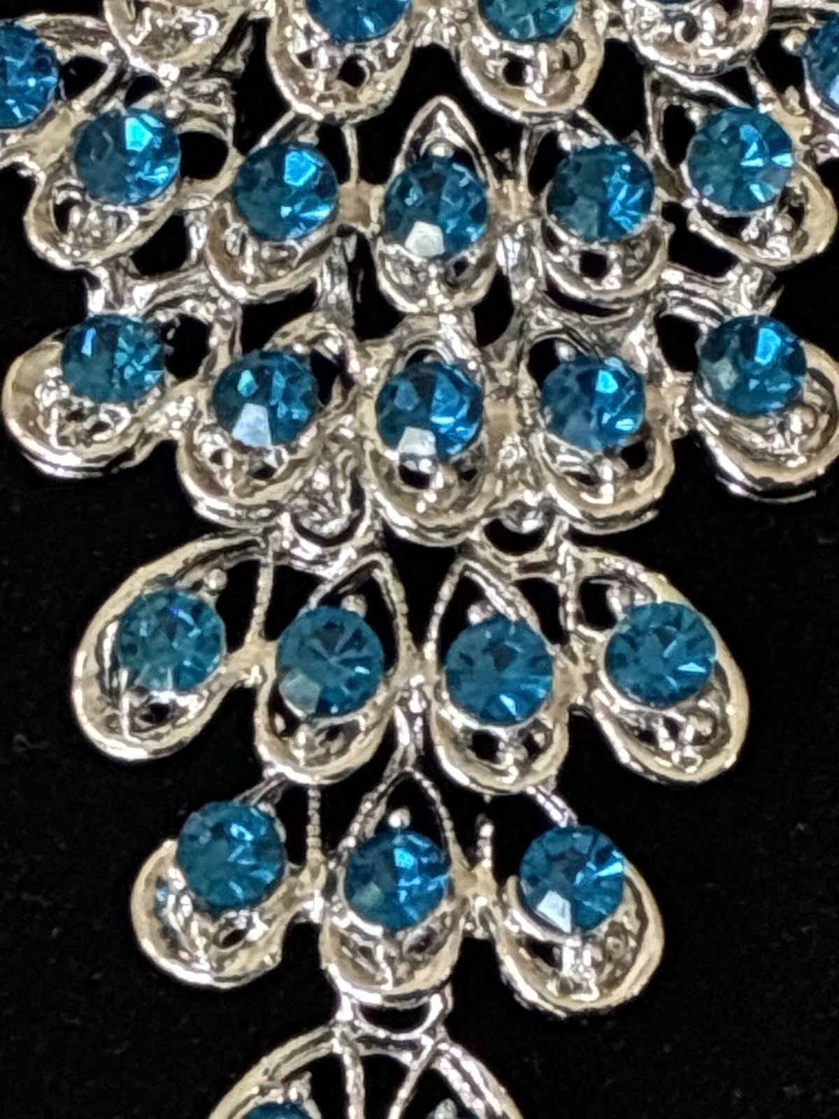 Peacock Bird Brooch Pin Silver Tone Metal Blue Rhinestone Crystal Teardrop