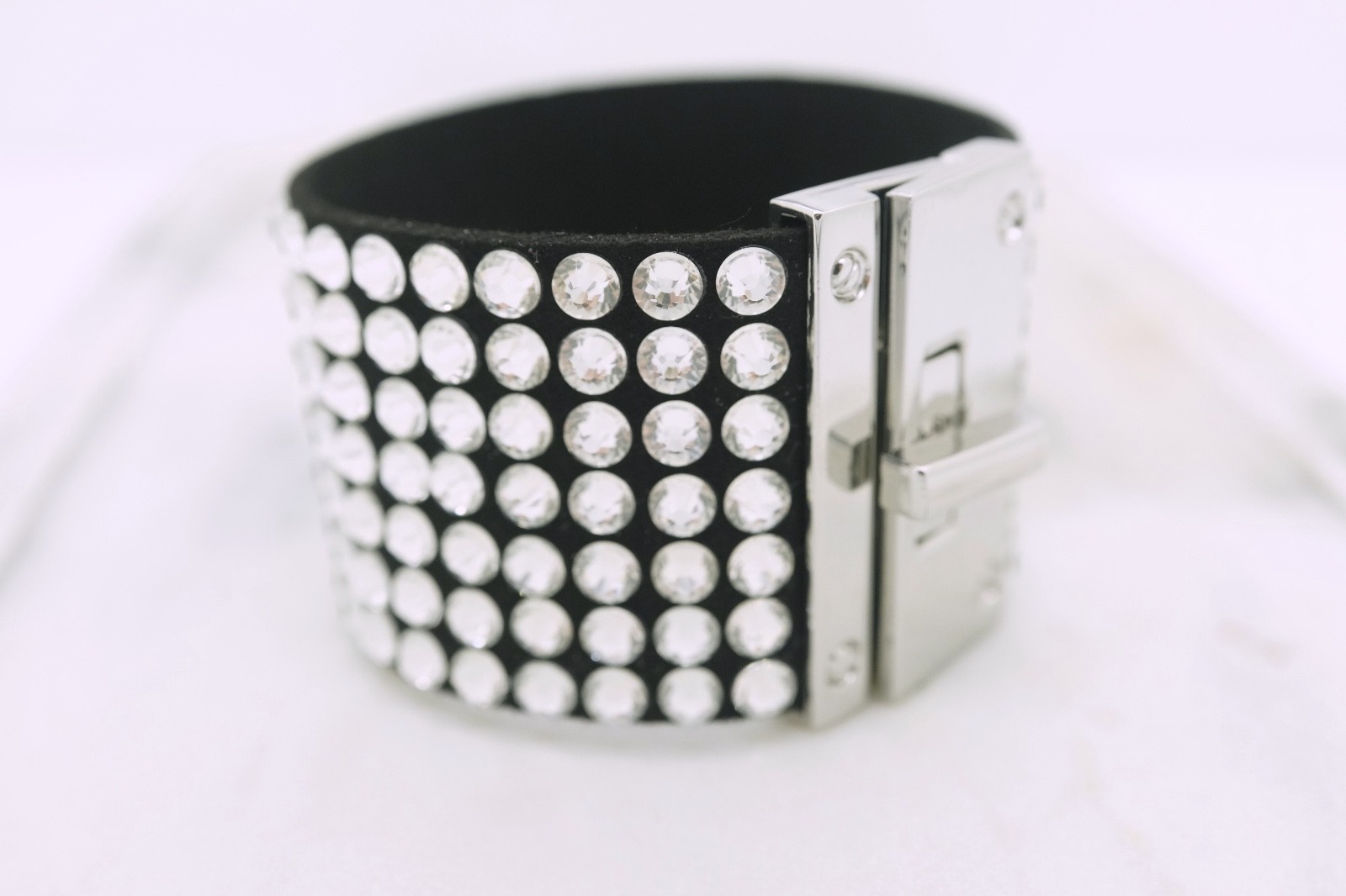 Turn Lock Bling Black Bracelet Silver Plated NEW