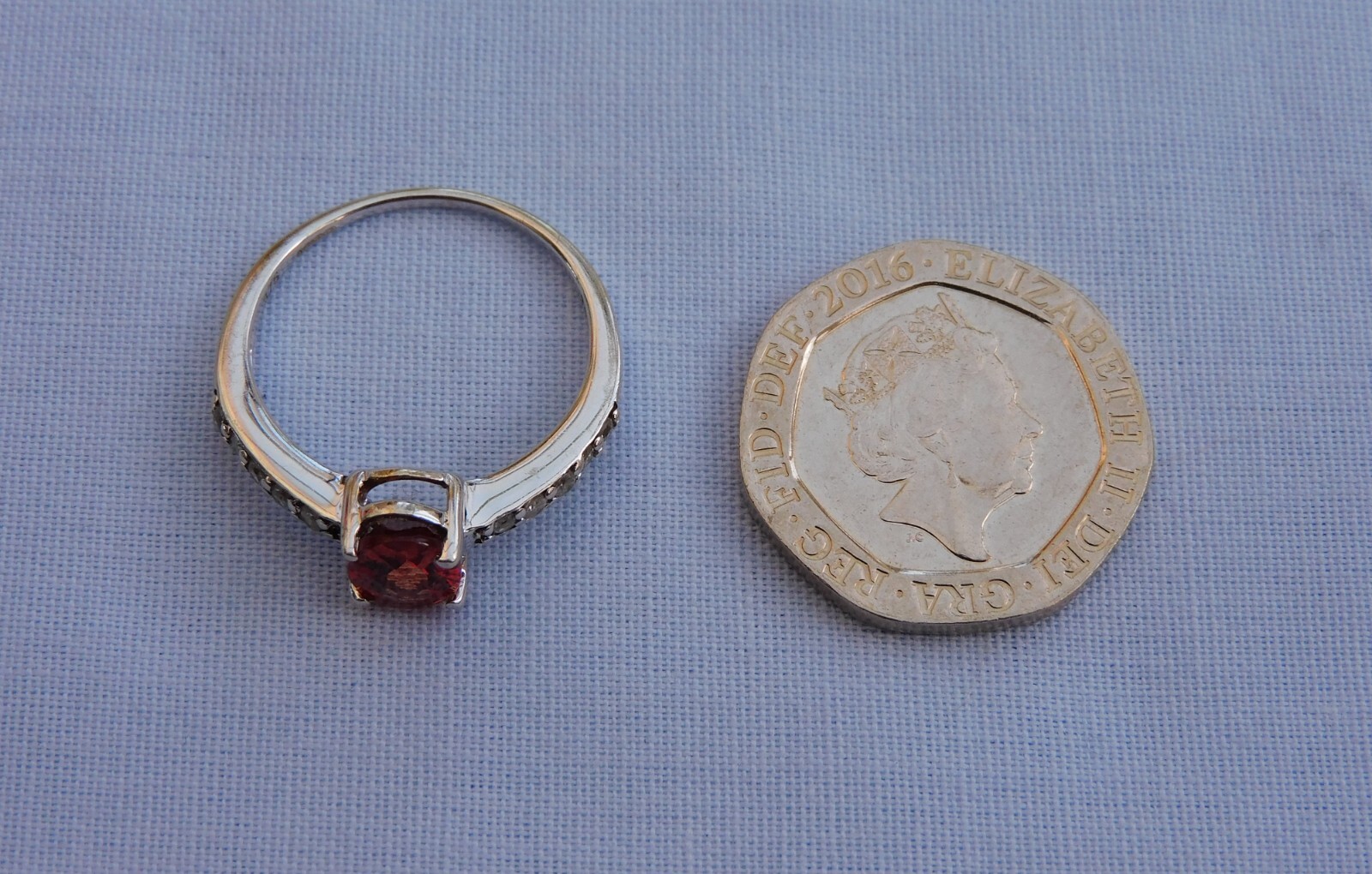 GEMPORIA TGGC CR 9CT WHITE GOLD 1ct RED ANDESINE WHITE TOPAZ RING 2g SIZE N 1/2