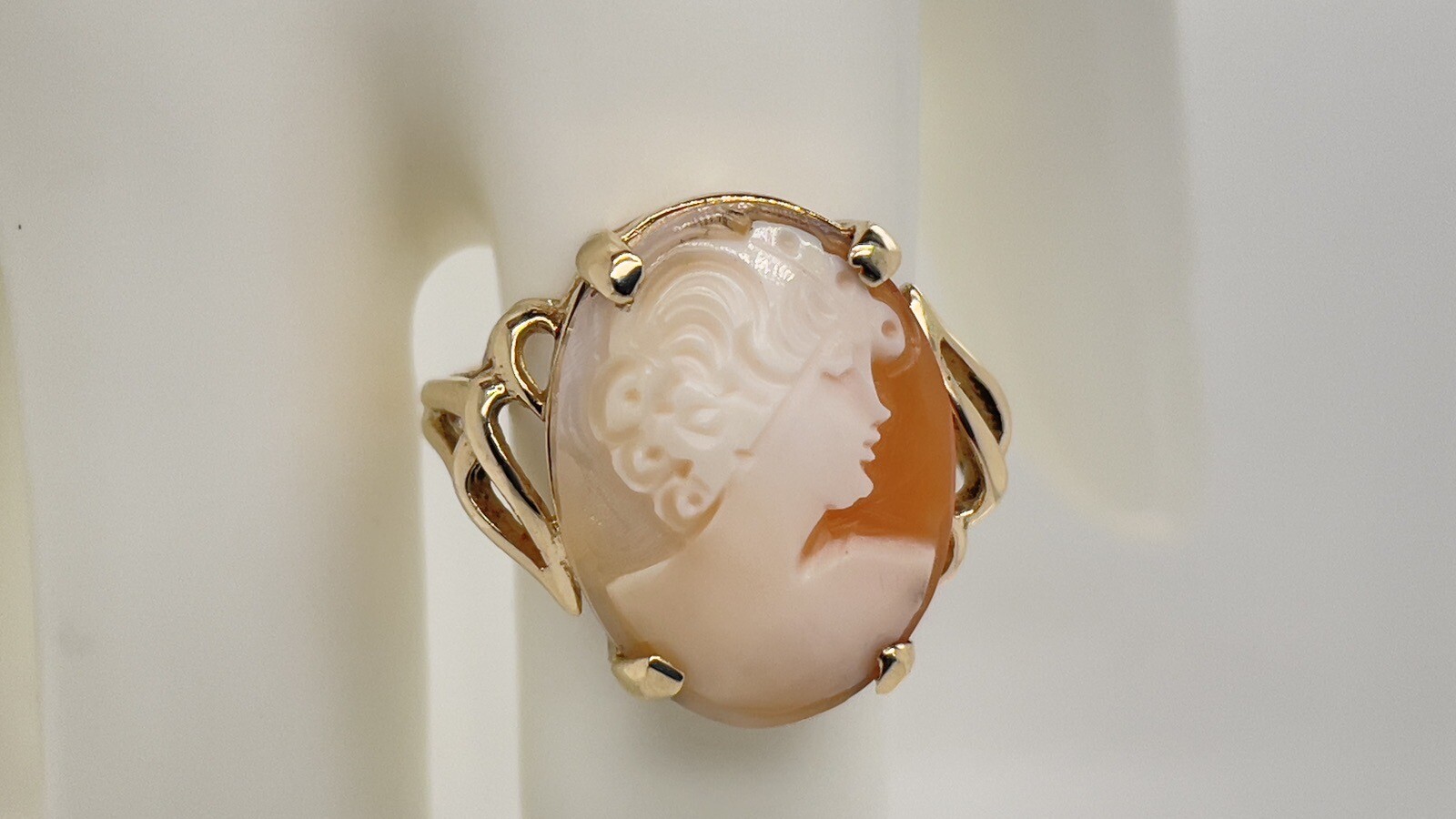 Vintage 14k Yellow Gold 19.9 x 15.1mm Oval Cameo Ring Size 9 3/8 – 5.3 Grams
