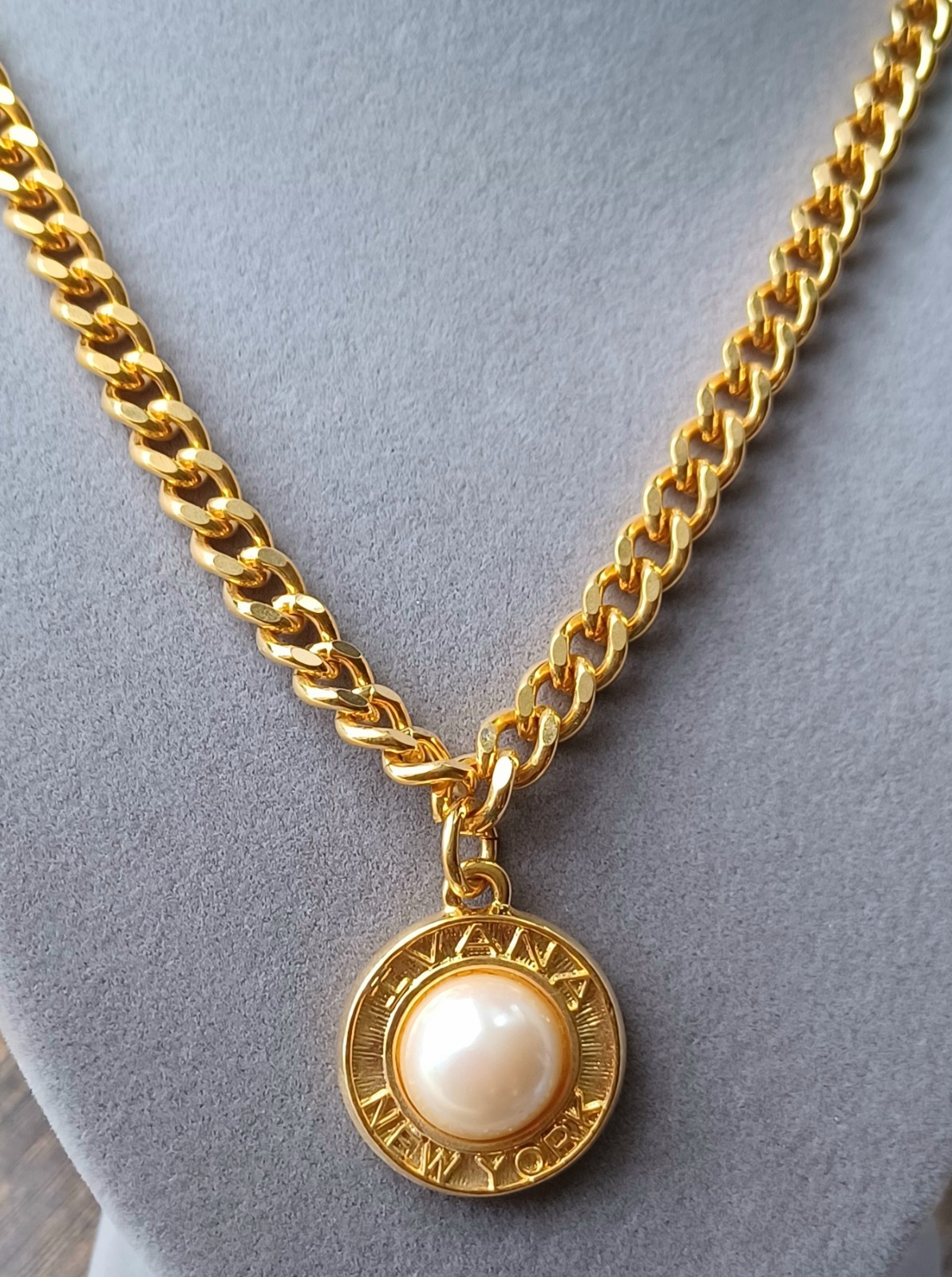 Vtg Ivana Trump Faux Pearl Pendant Cuban Link Goldplated Necklace