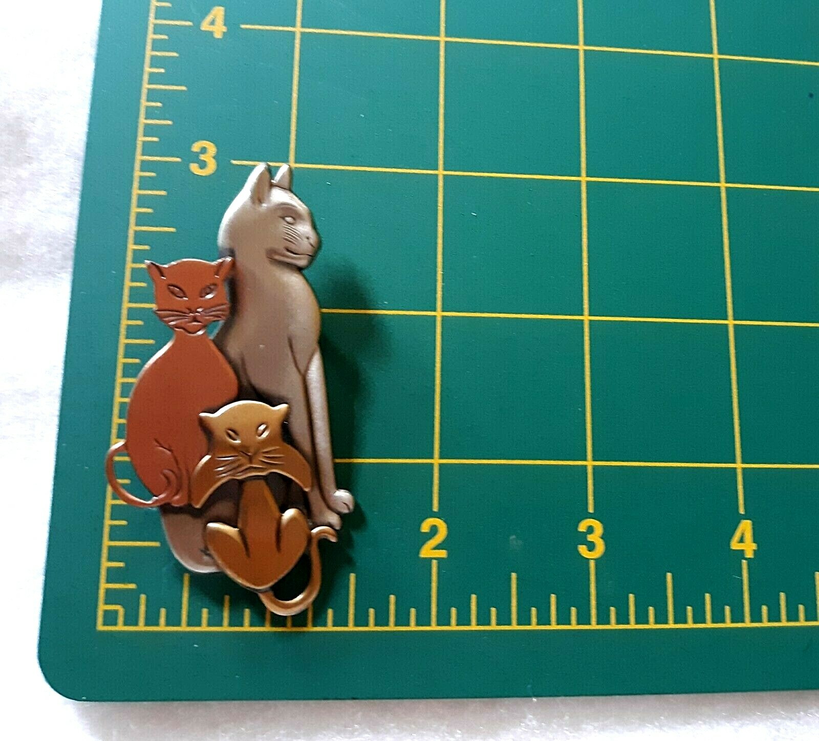 Vintage Mixed Metal Cat Brooch (13, 49 – 885, 69 – 1259, 108 – 1668, 114 – 1977)