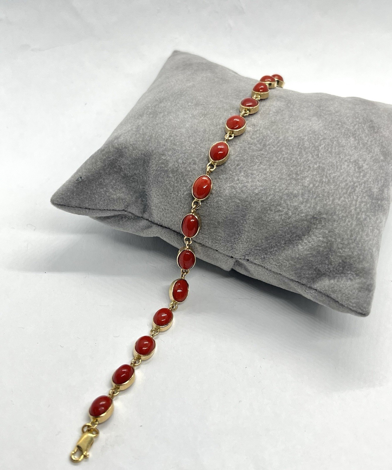 14kt Gold Bracelet with 14 Mediterranean Red Coral Cabochons 5x6mm – 17cm