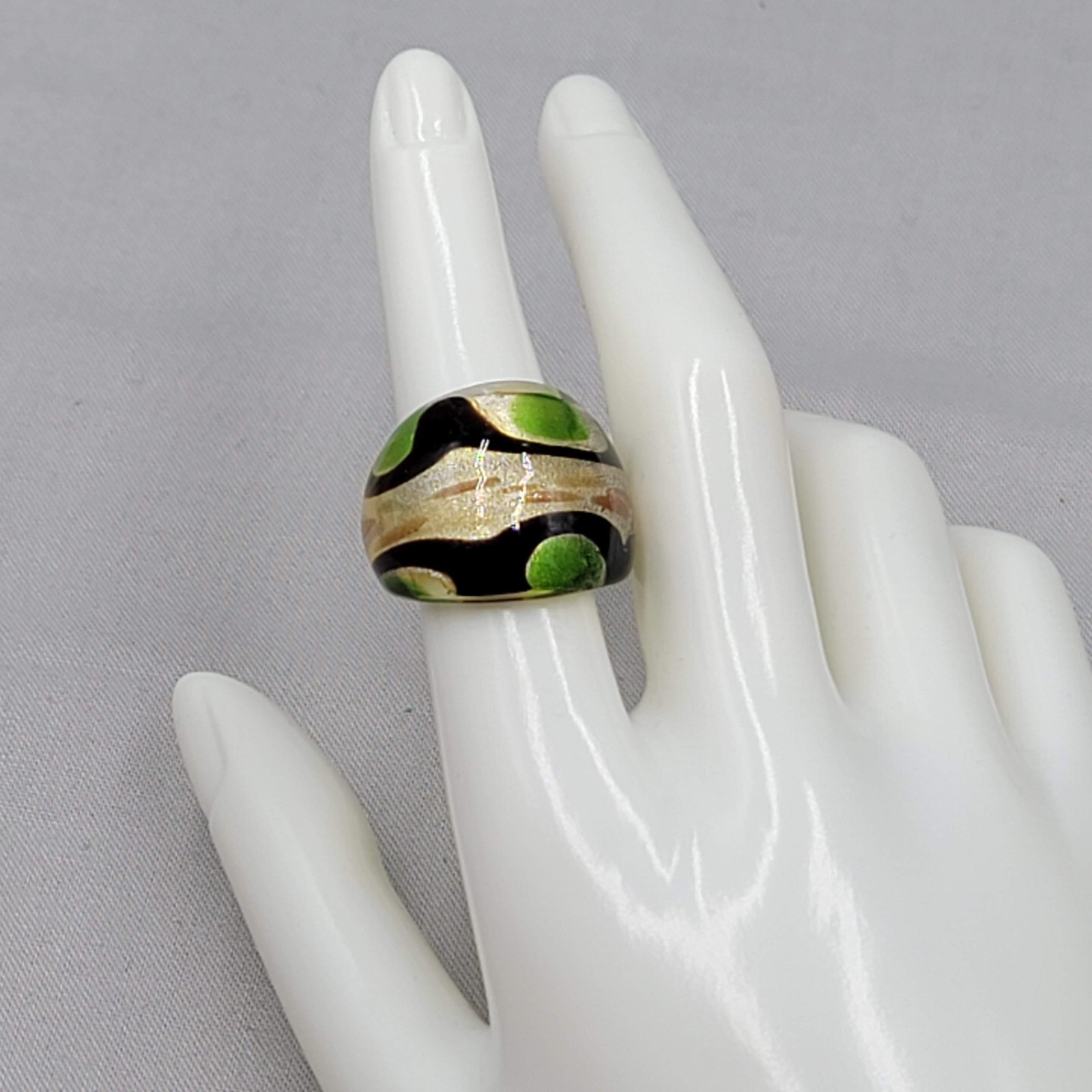 Multicolor Glass Wrap Cocktail Ring Womens Size 8 Gold Green Black Gold Bold