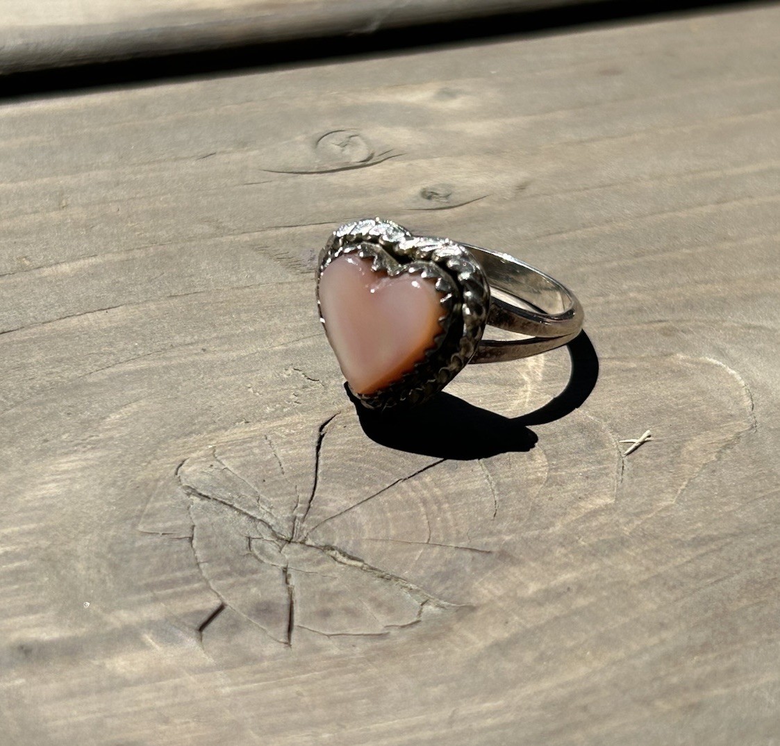 Vintage 925 Sterling Silver + Pink conch Shell Heart Southwestern Ring Sz 5.25