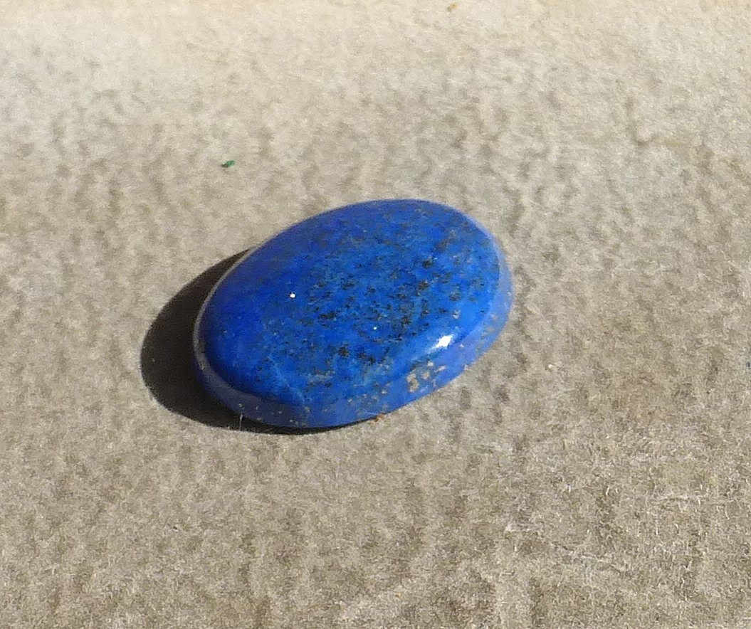 NATURAL hand cut medium blue Lapis cabochon from Afghanistan (21.25 cts.)