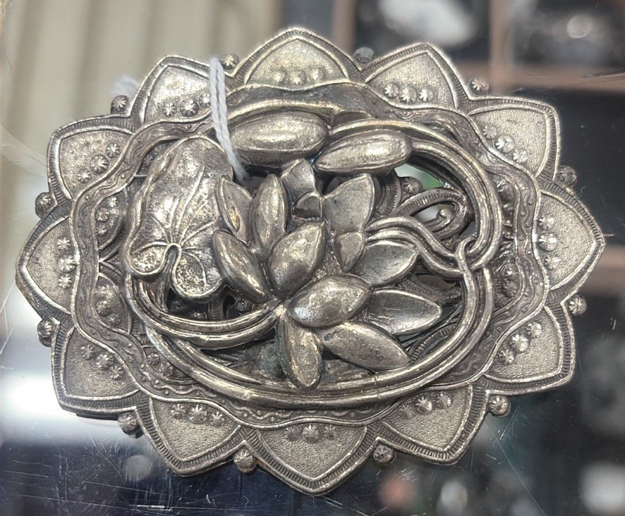 VTG Antique Large Oval BROOCH /SASH PIN ~ Detailed Water Lily Pewter Tone 2.75″