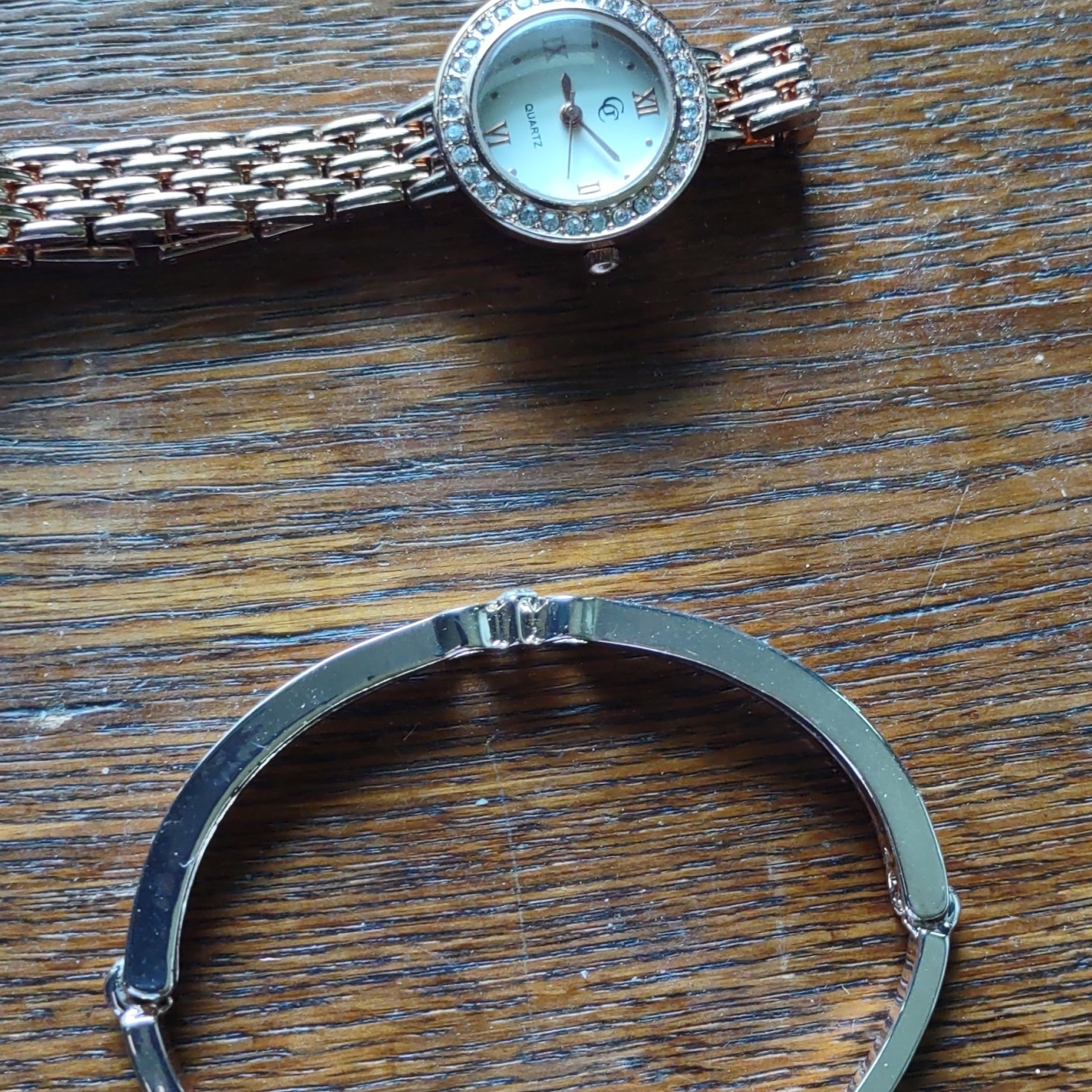 Women’s Quartz Dress Watch Rose Gold Tone Crystal Bezel Roman White Dial