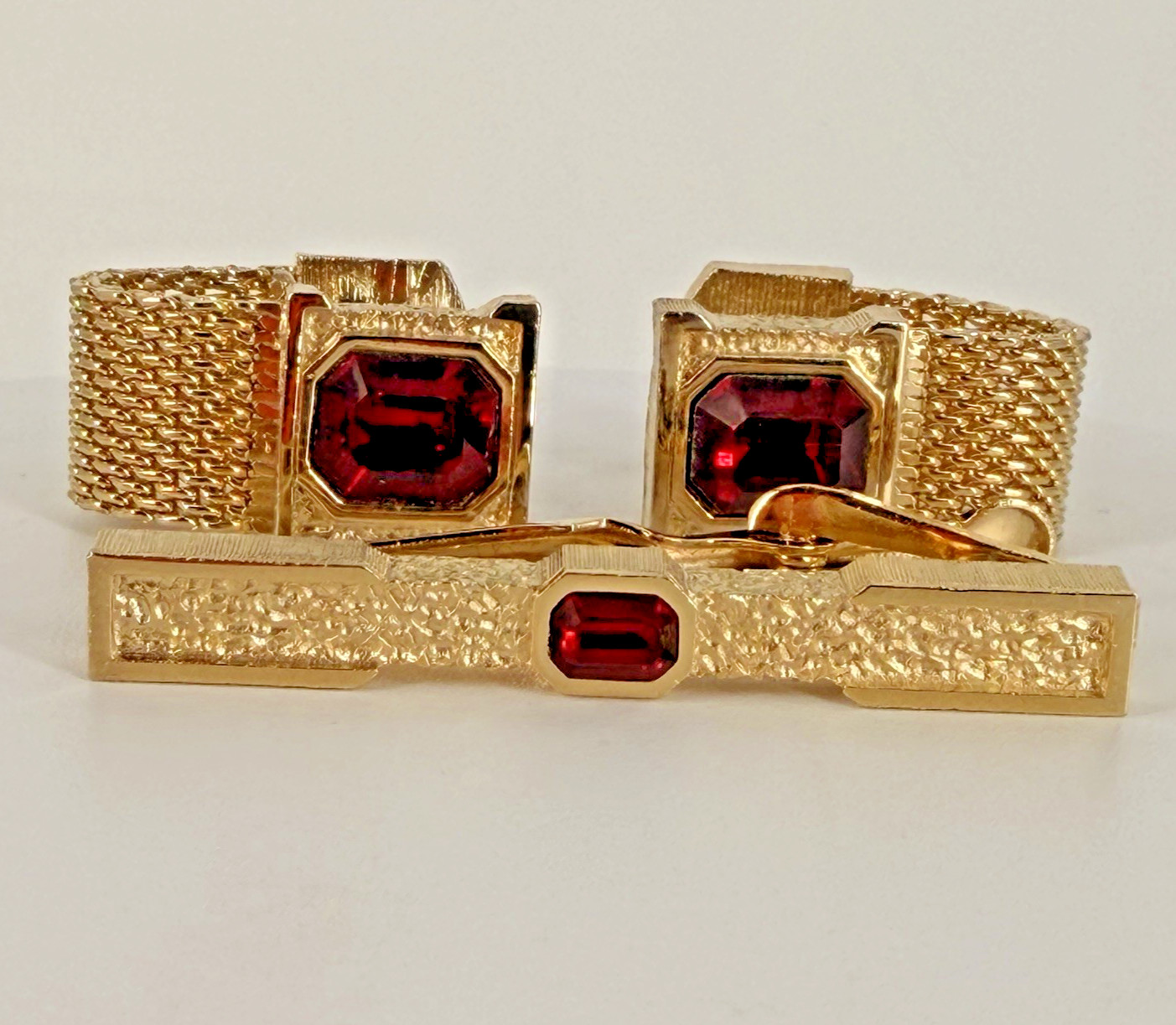 Vintage Swank Gold Tone Red Oval Stone Cufflinks Tie Clip Set Mens Dress Formal
