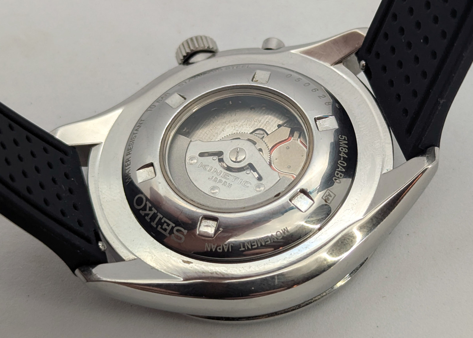 Seiko Kinetic 5M84-0AB0 Retrograde Day Black Dial 100M | New Cap Silicone Strap