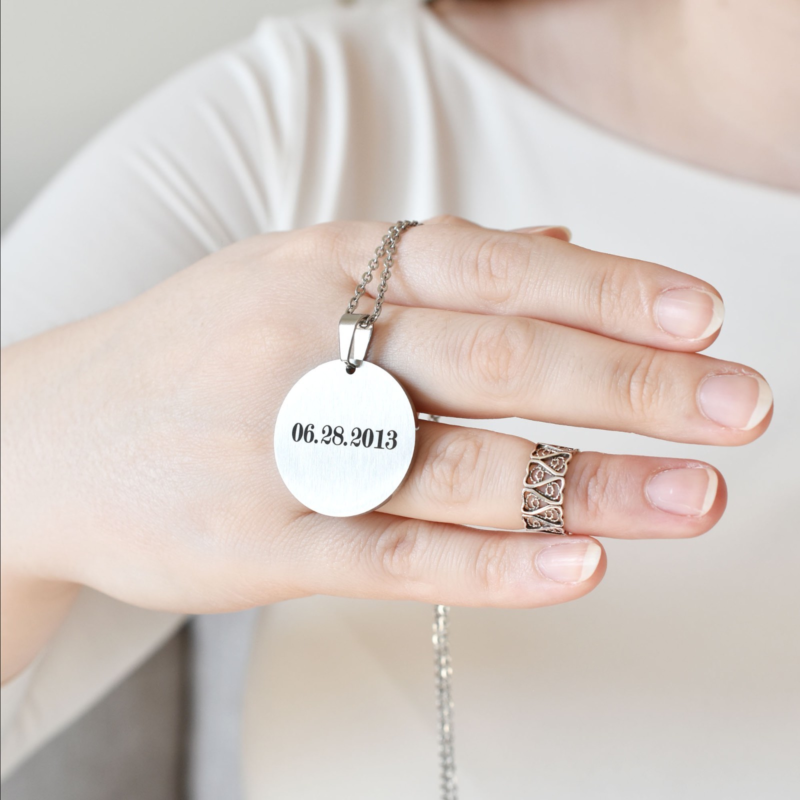 Customized Stainless Steel Laser Marked Engraved Women Pendant Necklace