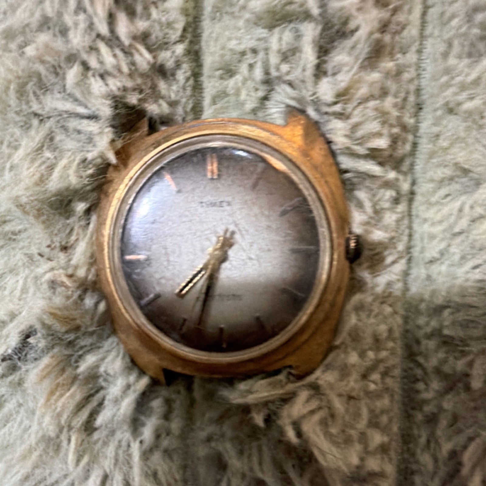 Timex Wristwatch Gold Silver Stainless Steel Non-Numeric Hour Marks