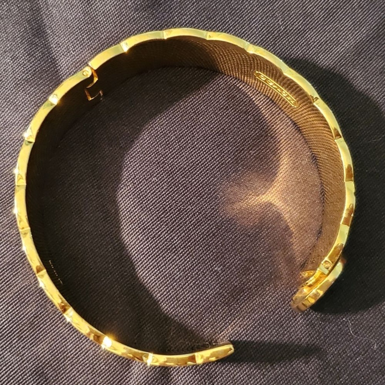 Coach Cream & Gold Signature C Jacquard Hinged Bangle Enameled Bracelet 7″