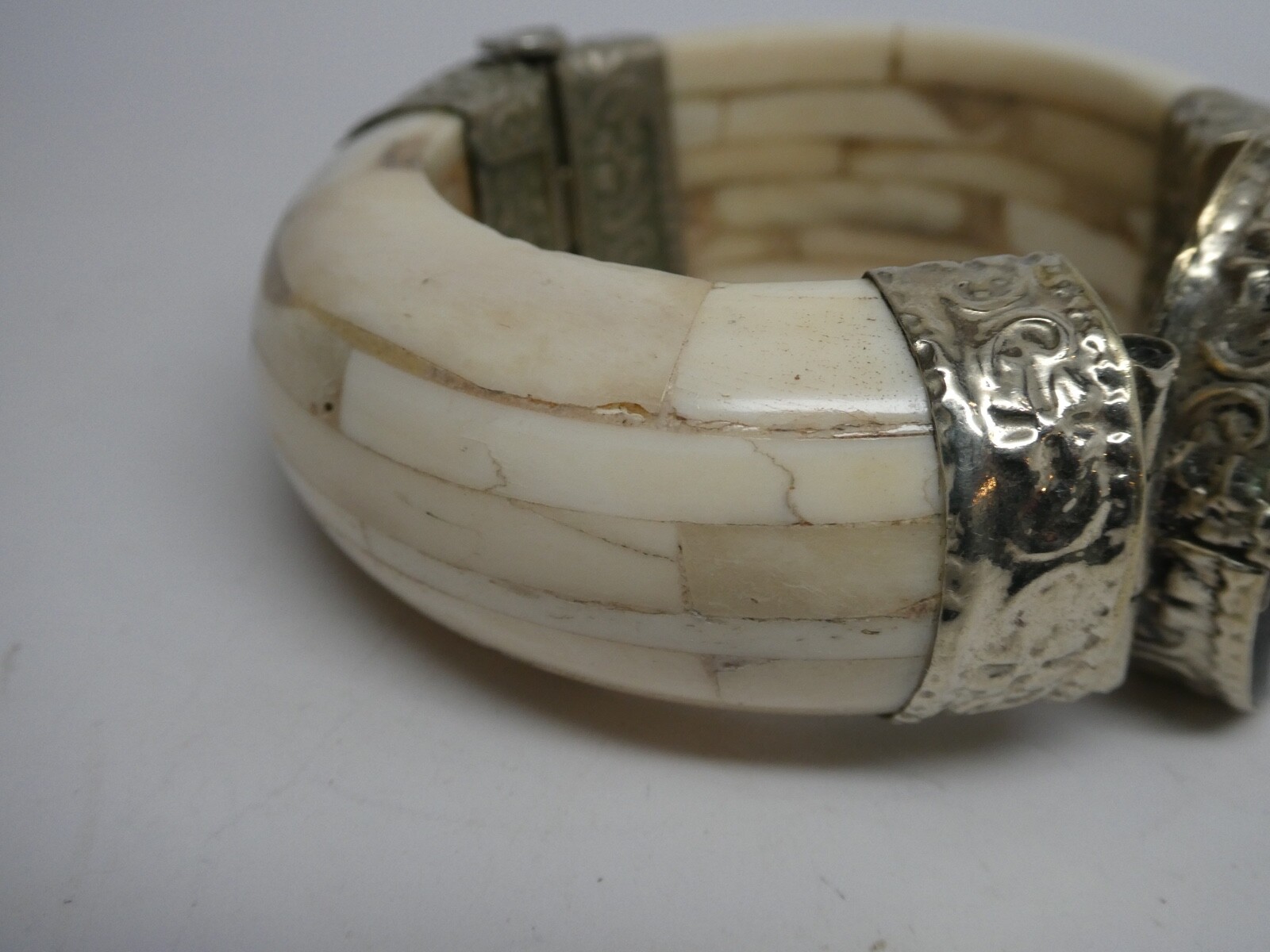 Vintage Water Buffalo Bone Labradorite Gemstone Hinged SP Bracelet Sz. 6.5″