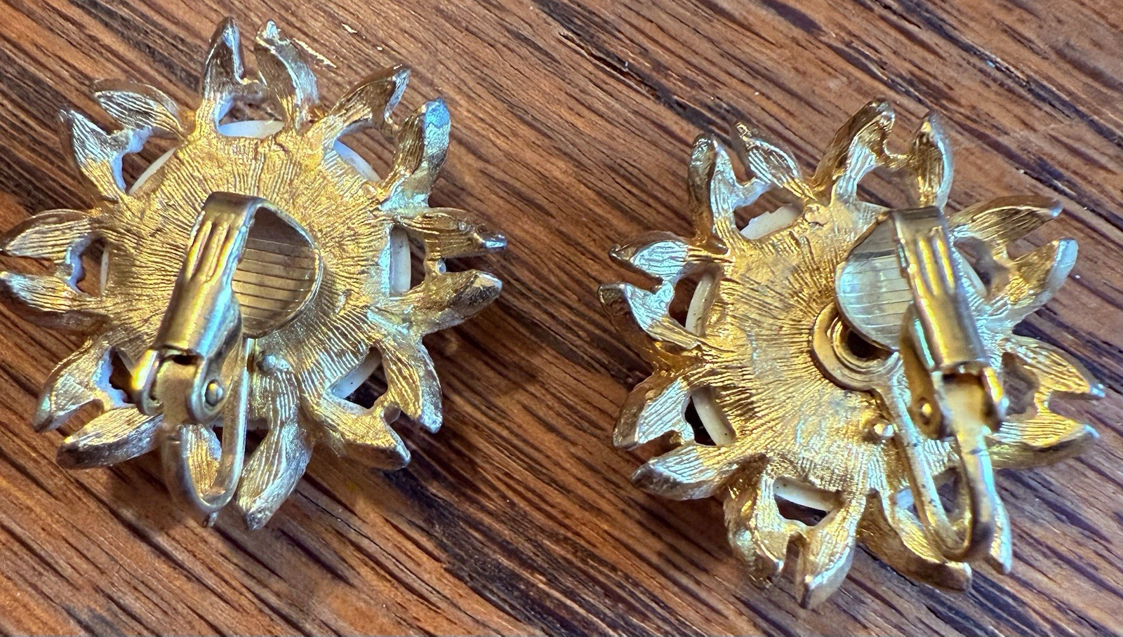 Gerry’s Vintage Mid-Centry Milk Glass Brooch & Clip Earrings