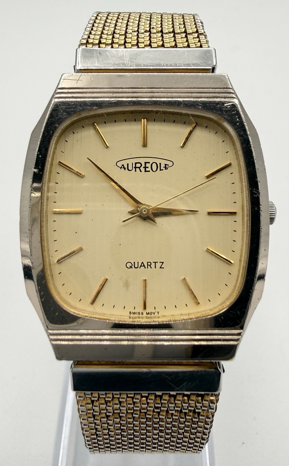 Aureole Quartz Gold Dial Wristwatch
