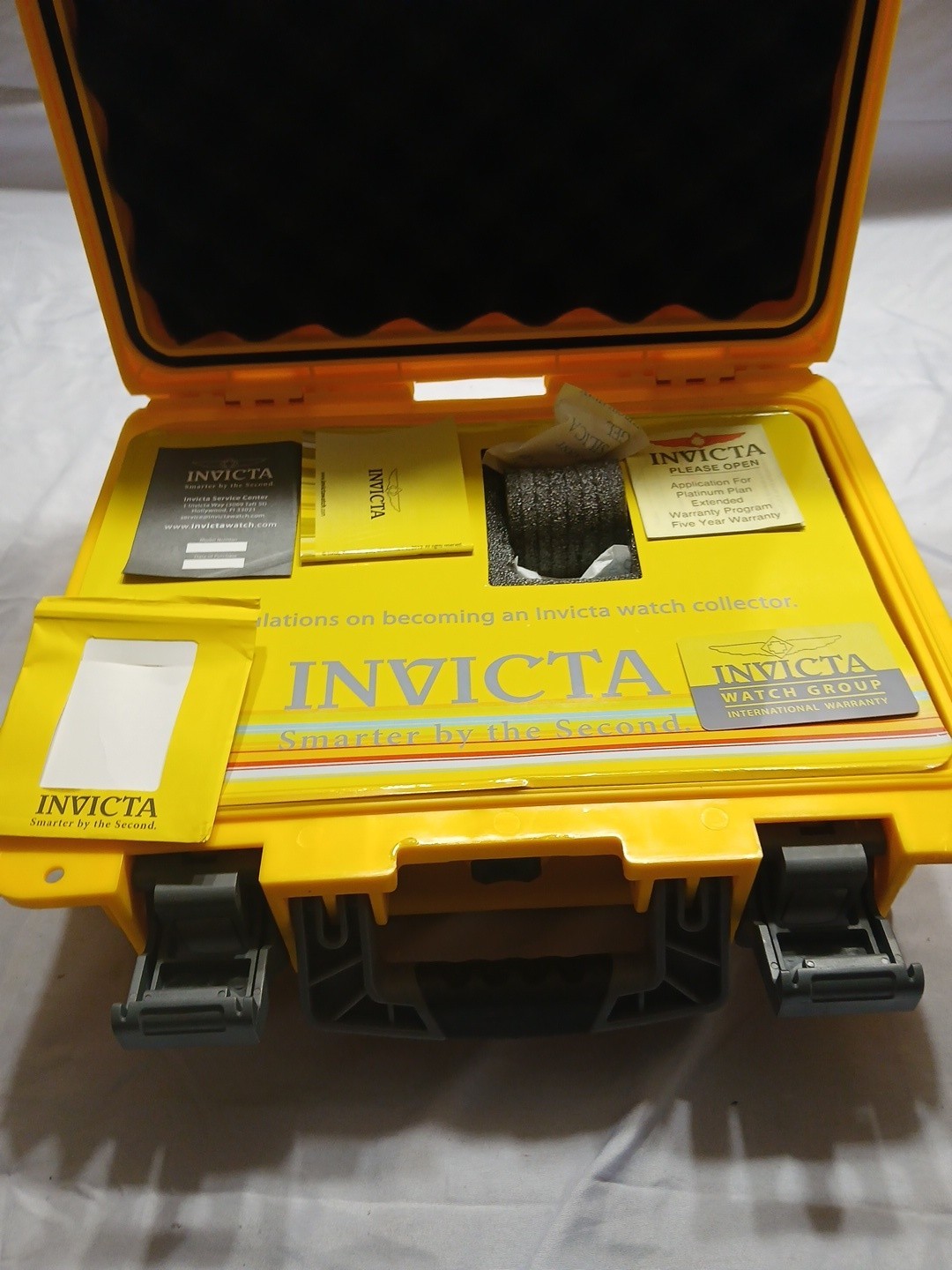 INVICTA 8 SLOT IMPACT Yellow Watch Storage Box Dive Case