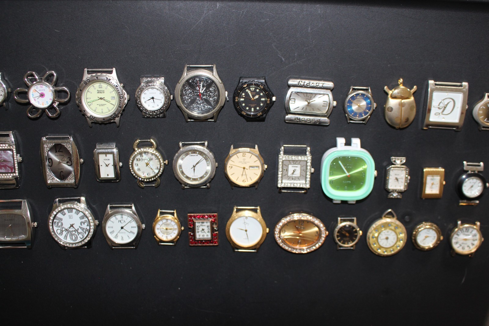 LOT OF 33 VINTAGE MALE AND FEMALE WATCHES