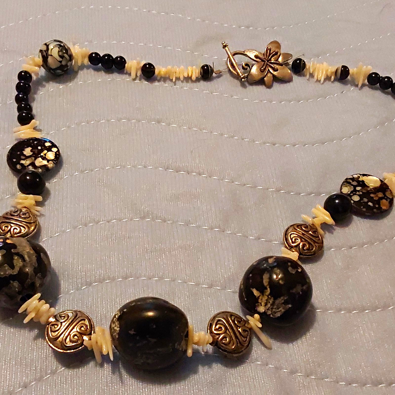 Black Cream Beaded Necklace Flower Charm Toggle Clasp Ball/Bead Metal Plastic