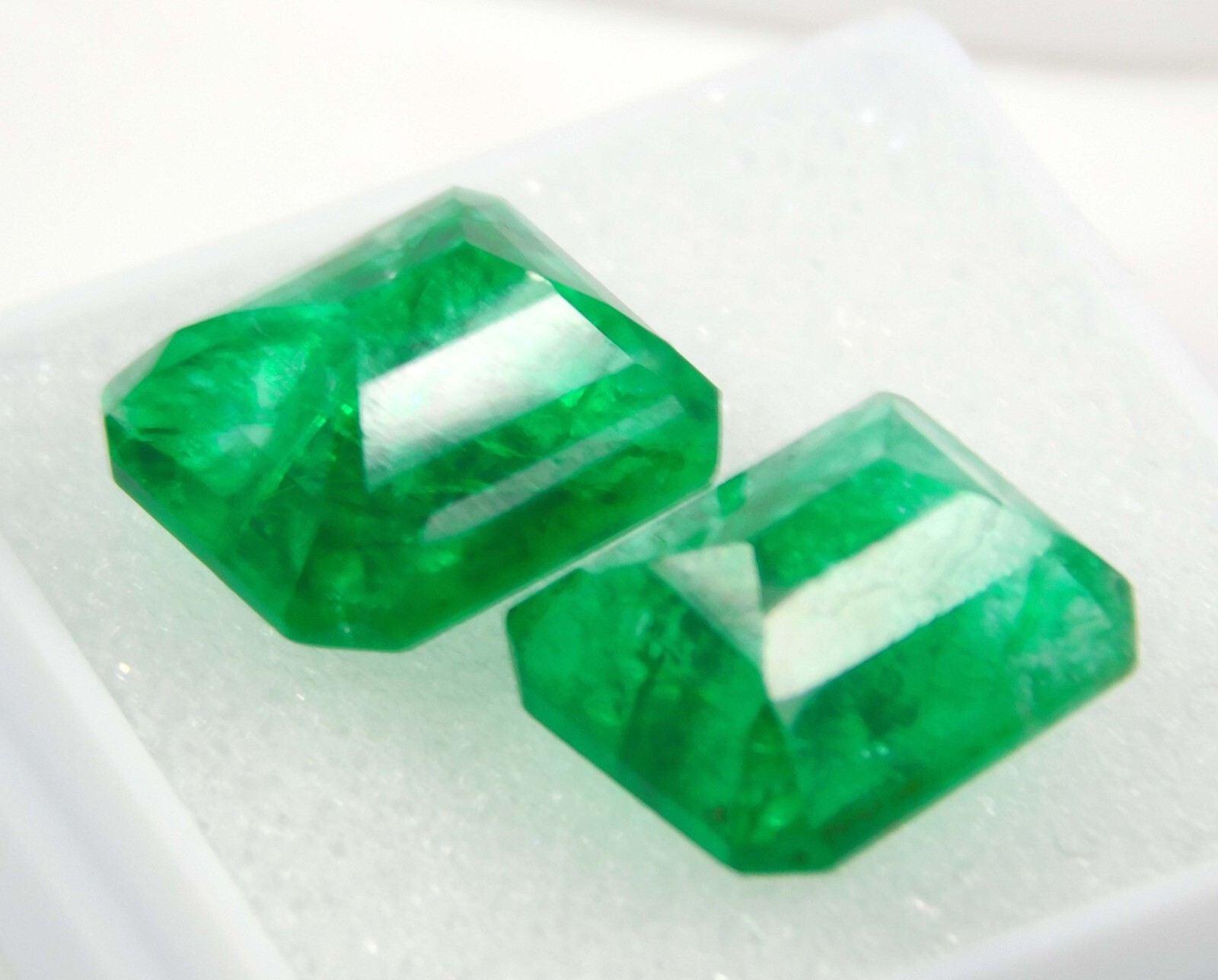 Natural Colombian Green Emerald 12.70 Ct Emerald Cut Certified Loose Gems (Pair)