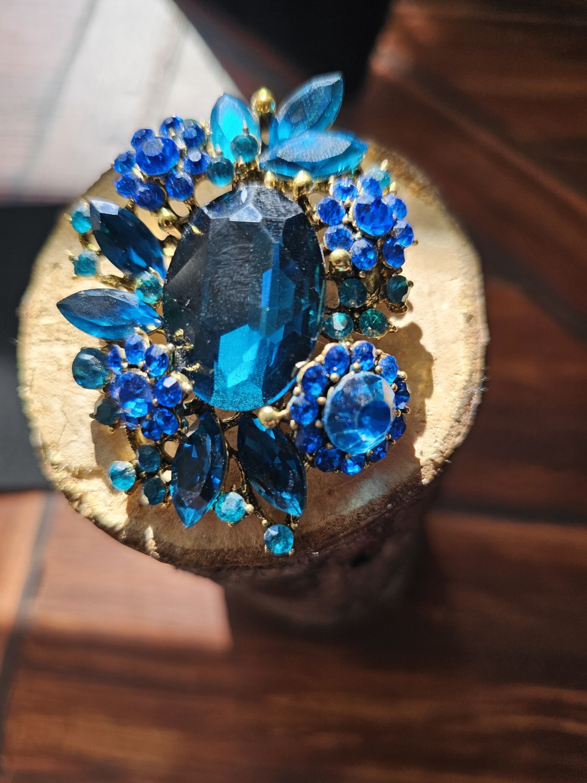 Large Brooch/Pendant Rhinestones Shades Of Blues Sparkling Bling Fashion Jewelry