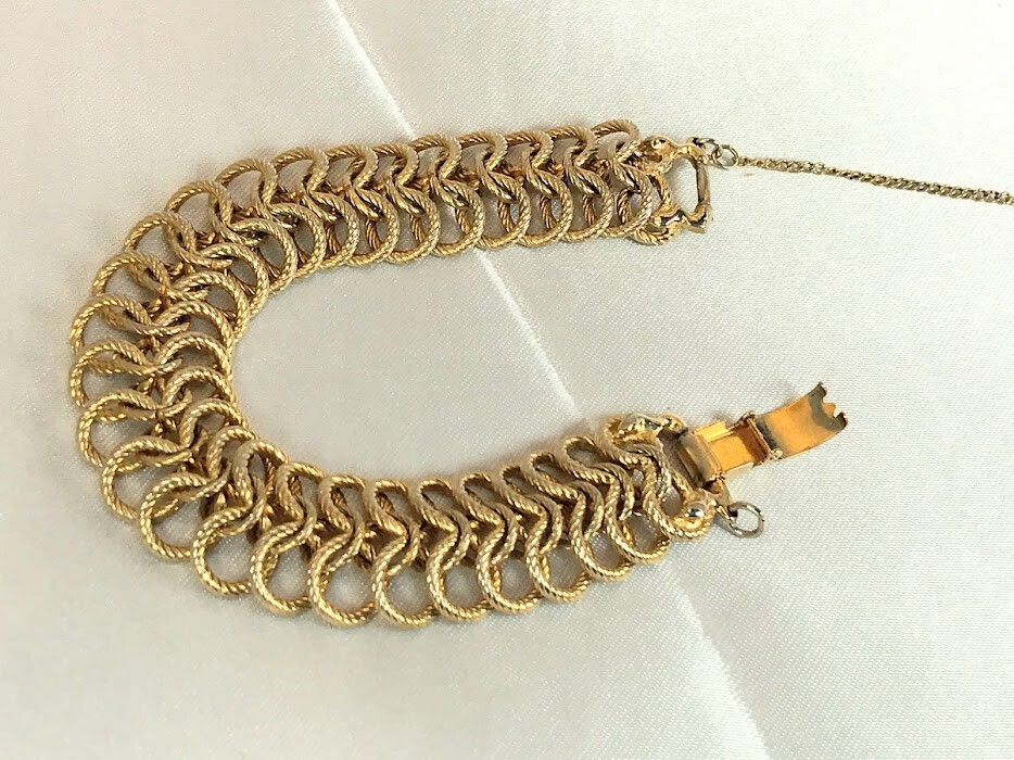 Vintage Textured Chain Link Bracelet Gold-tone with Safety Chain and Snap Clasp
