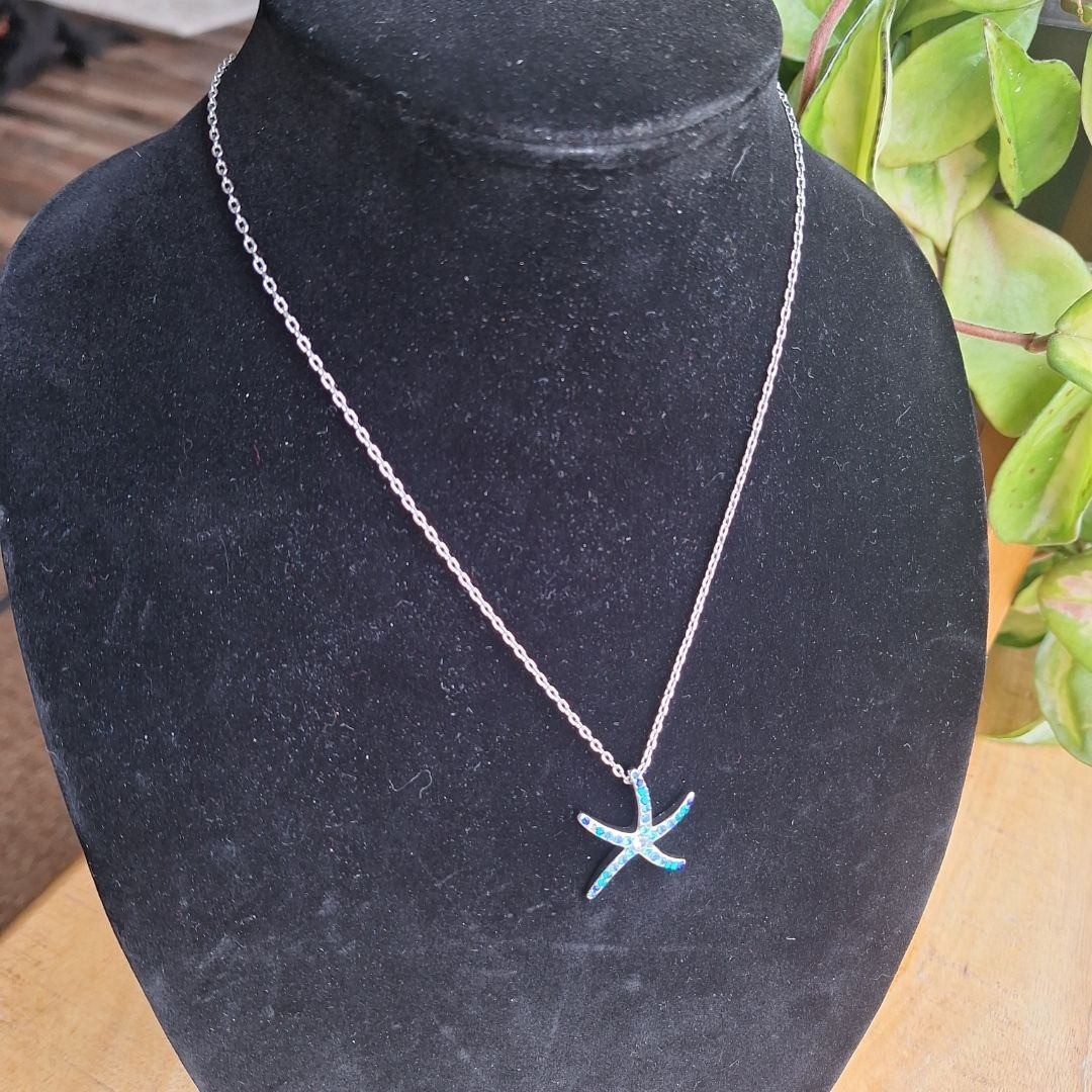 Silver Tone Starfish Pendant Necklace Blue Rhinestone Beach Ocean Nautical 18 in