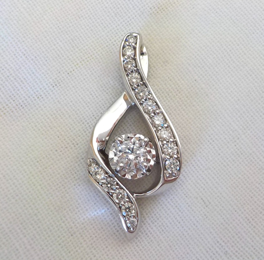 14K White Gold Teardrop Solitaire Diamond Pendant – 3.17 gms, 1.0 in, 0.38 ctw