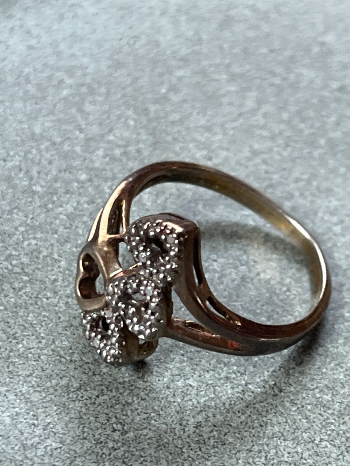 925 Marked Silver Split Band w Three Bumpy and one Smooth Tiny Open Hearts Ring