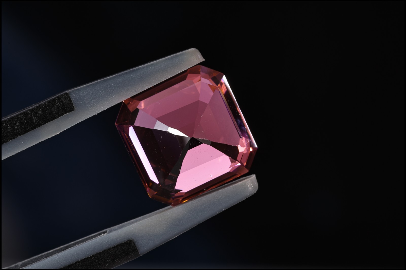Laser crystal ErYAG Missile probe Asscher synthetic gemstone fluorescence 8.05CT