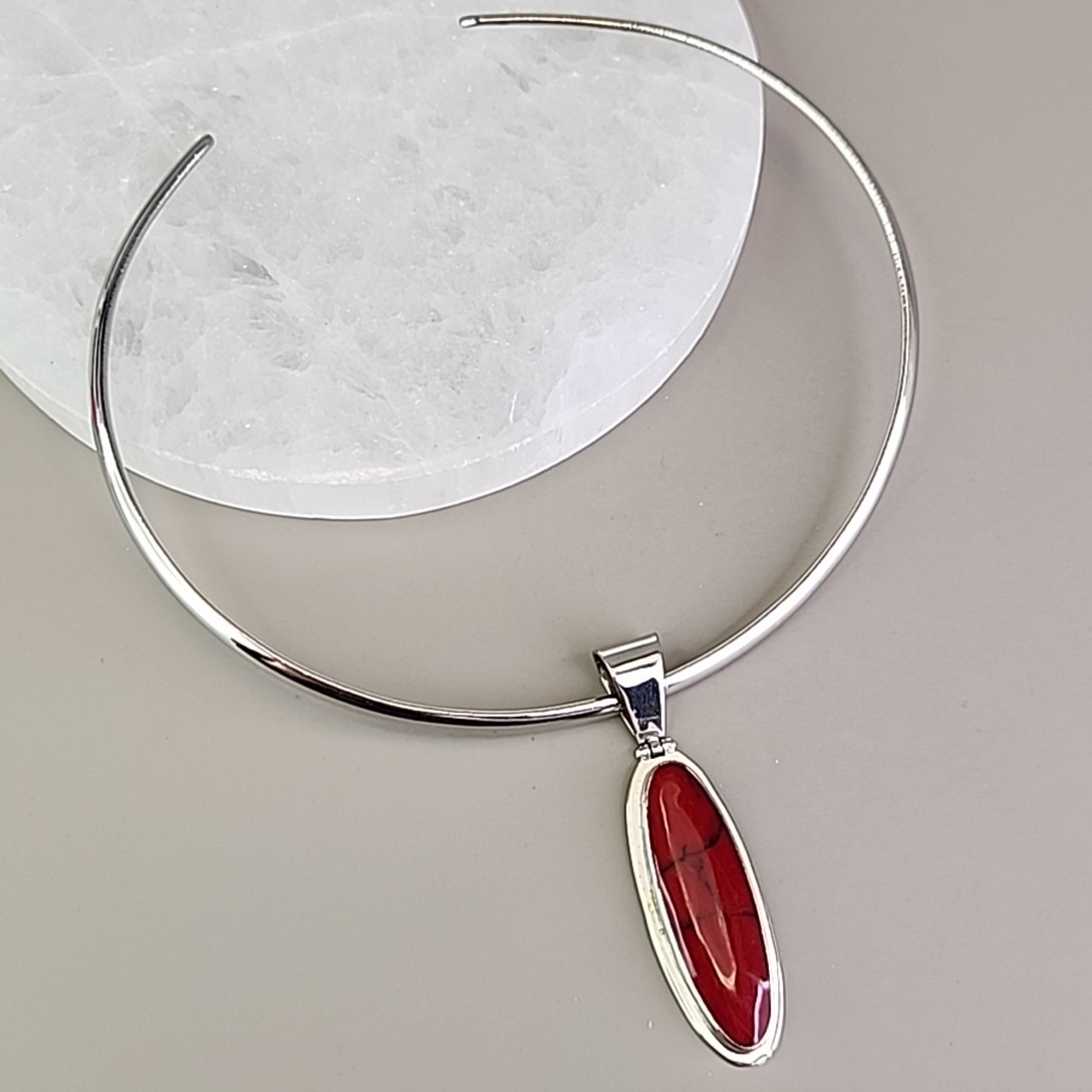 Torque Necklace Floating Pendant Red Howlite Stone Silver Tone Choker 15.5″