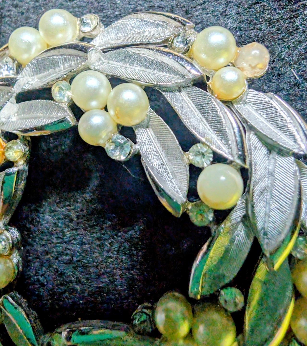 Vintage Trifari Pearl Rhinestone Leaf Wreath Brooch Signed © Mid Century Bling T