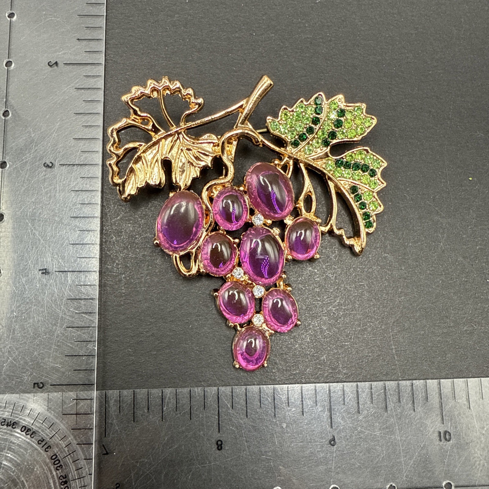 Large Purple Grapes Brooch Pin J26