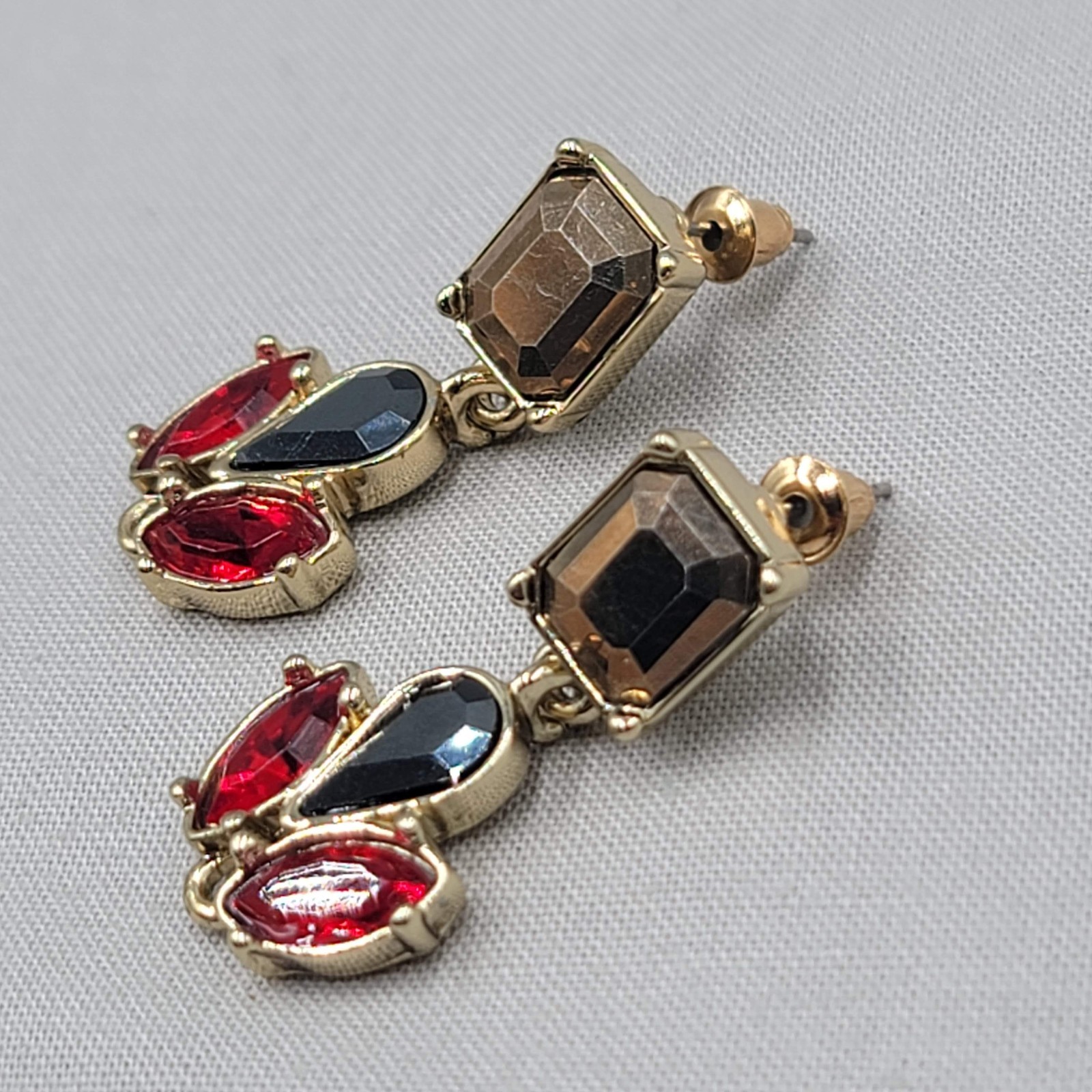 Multicolor Red Black Rhinestone Pierced Earrings Gold tone Dangle