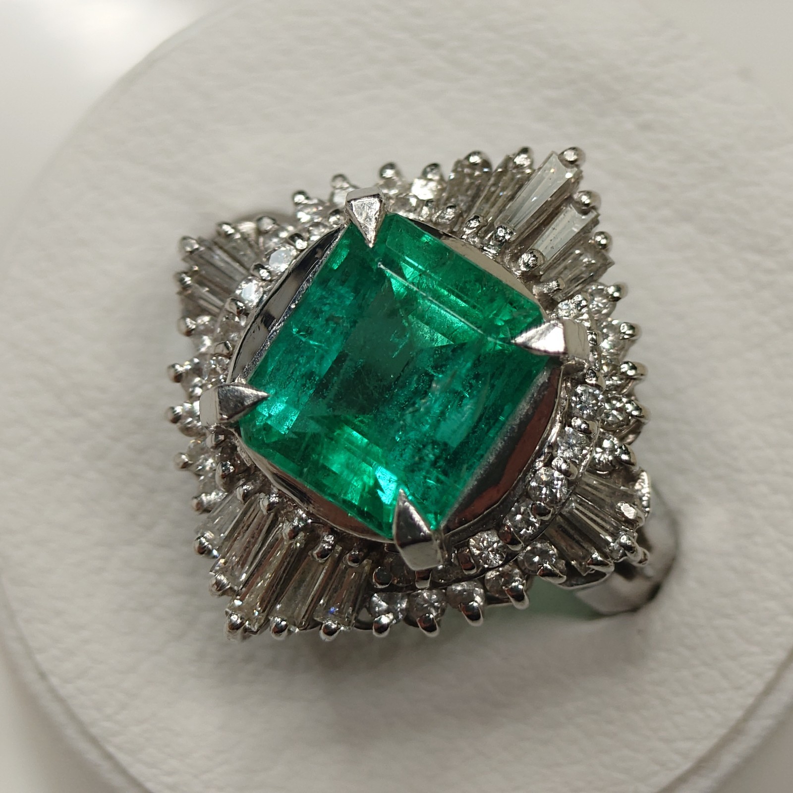 Emerald Ring, 900 Platinum RING Pt900 E2.16 D0.58 jew0006 Imported from Japan