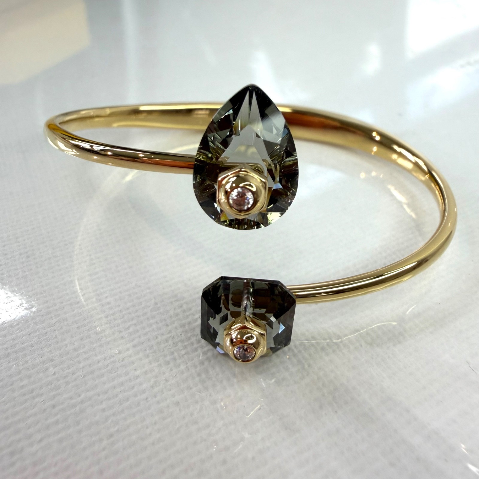 Swarovski bangle Numina Size Medium Bracelet Grey 18kt Gold plated new
